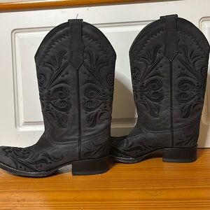 All black Circle G boots